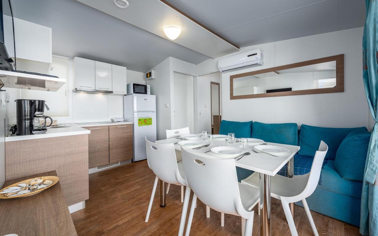 Panorama Mobile Homes In Camping Park Umag Room photo
