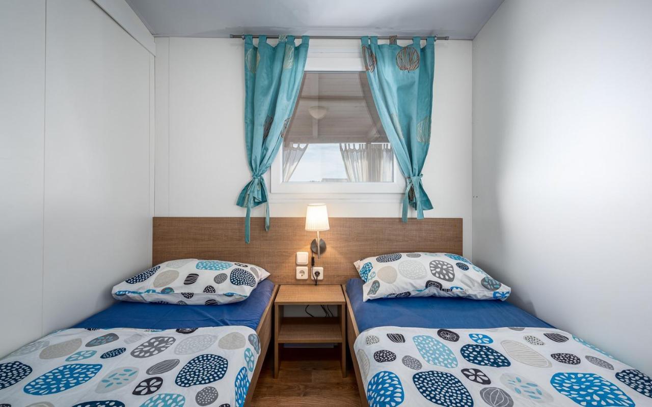 Panorama Mobile Homes In Camping Park Umag Room photo