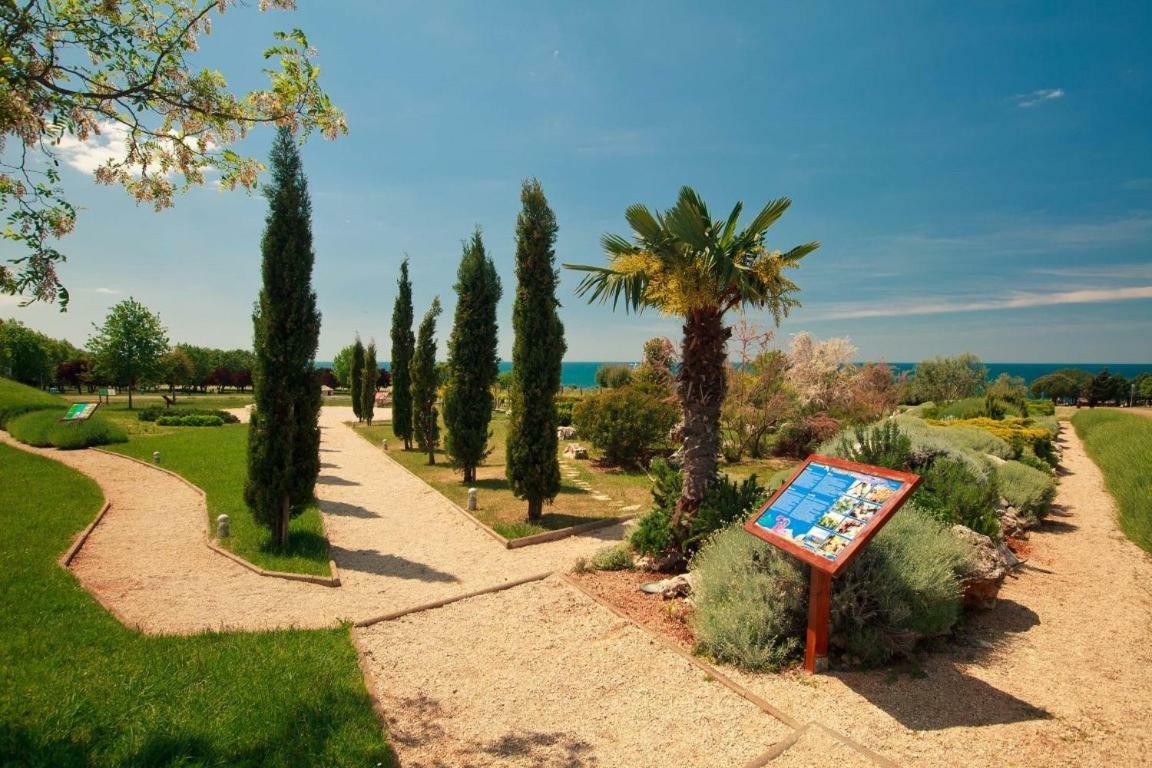 Panorama Mobile Homes In Camping Park Umag Exterior photo
