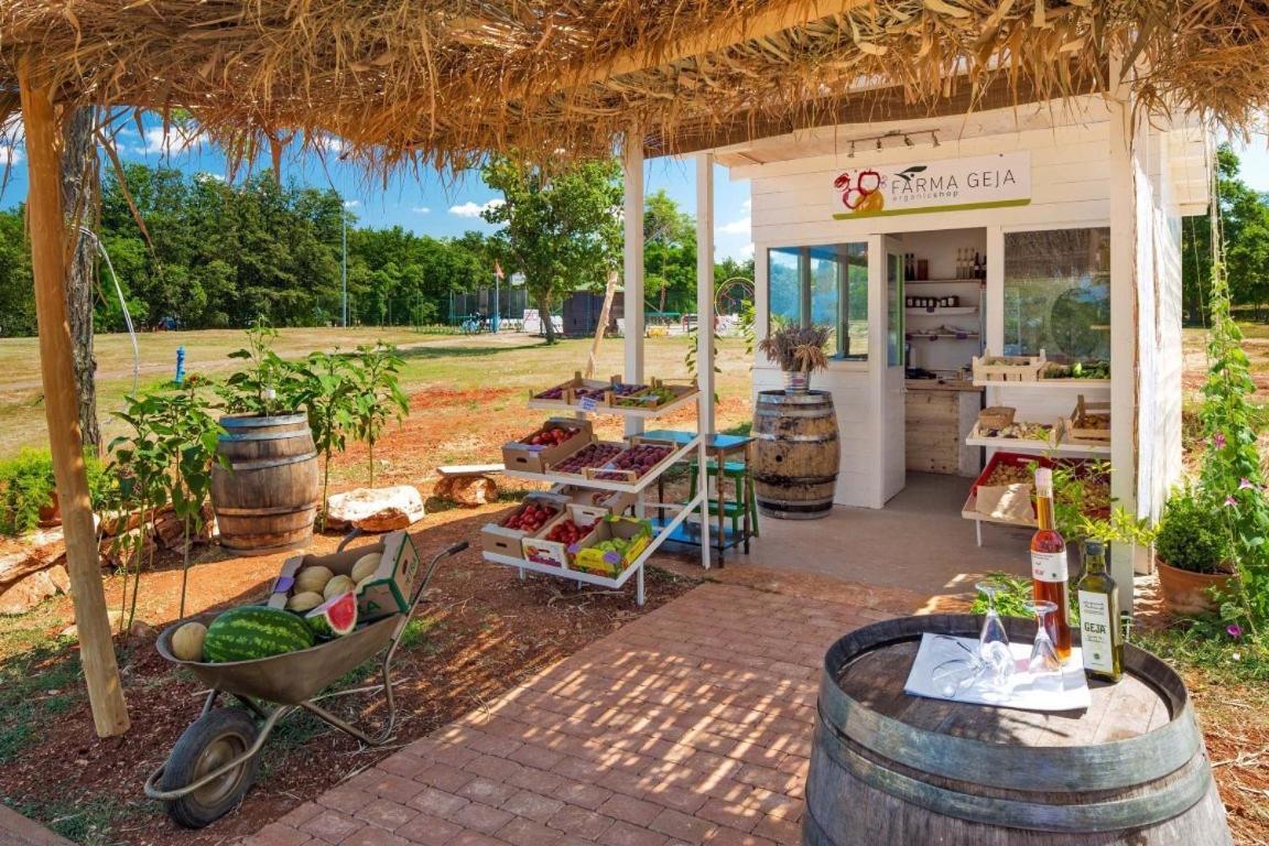 Panorama Mobile Homes In Camping Park Umag Exterior photo